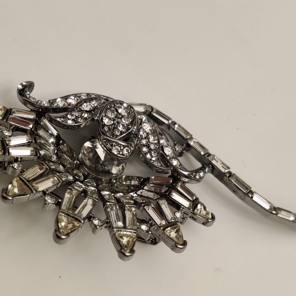 Signed Anne Klein Sparkly Crystals - Picture 9 of 11